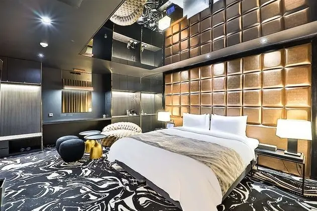 Oda (Hamilton Harace Suite)