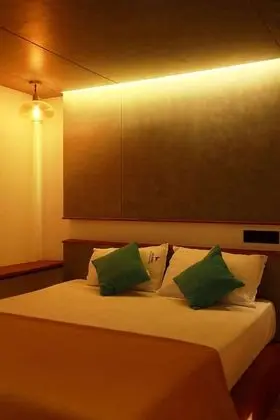 Honeymoon Tek Büyük Yataklı Oda