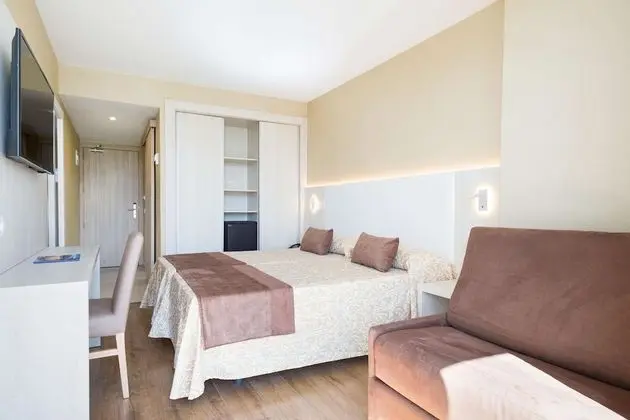 Tek Büyük Yataklı Oda, Kısmi Deniz Manzaralı (2 Adults + 1 Child)