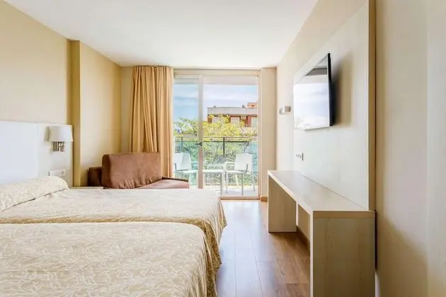 Tek Büyük Yataklı Oda, Kısmi Deniz Manzaralı (2 Adults + 1 Child)