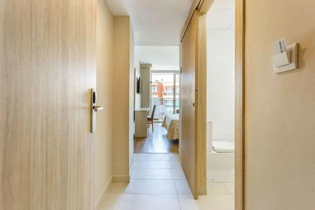 Tek Büyük Yataklı Oda, Kısmi Deniz Manzaralı (2 Adults + 1 Child)