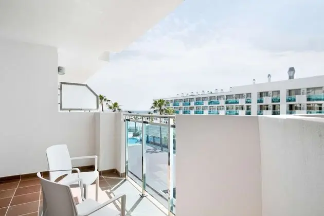 Tek Büyük Yataklı Oda, Kısmi Deniz Manzaralı (2 Adults + 1 Child)