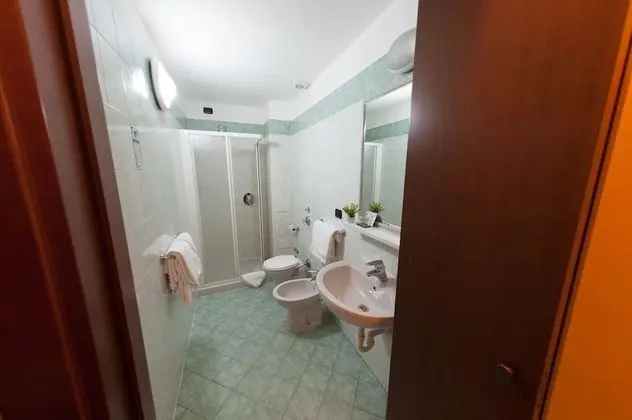 Üç Kişilik Oda