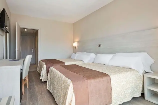 Standard Oda (3 Adults)