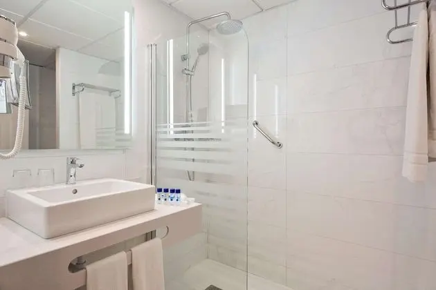 Standard Oda (3 Adults)