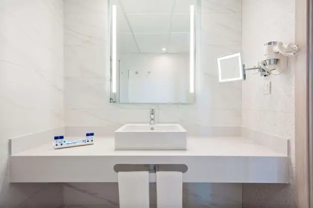 Standard Oda (3 Adults)