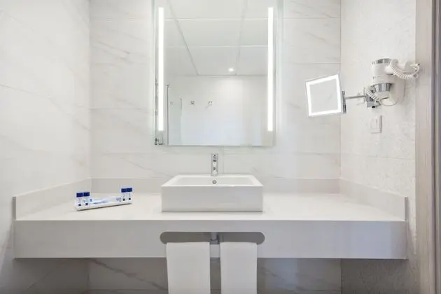 Standard Oda (3 Adults)