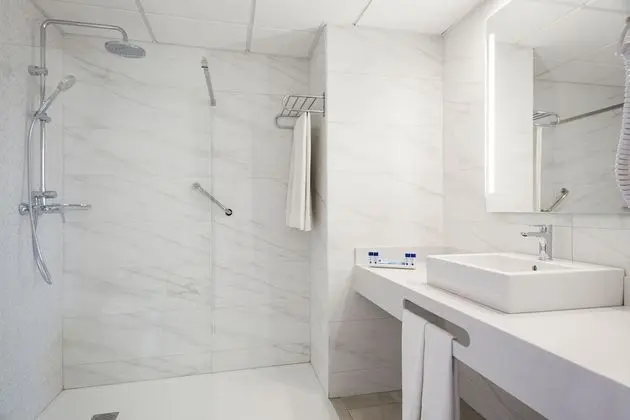 Standard Oda (3 Adults)