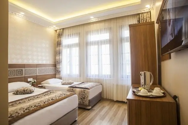 Üç Kişilik Oda