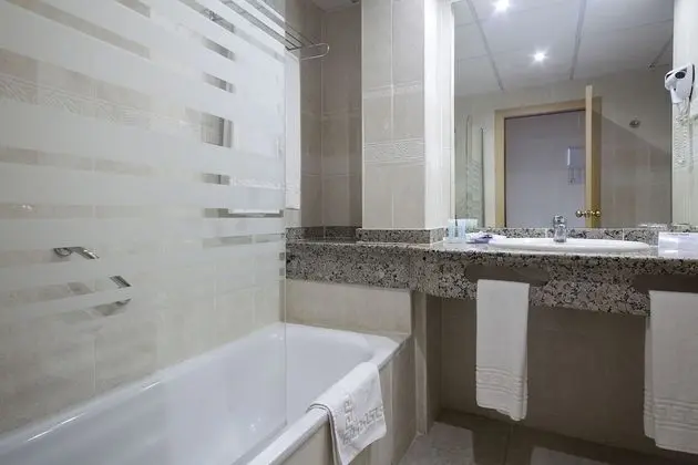 Standard Dört Kişilik Oda (3 Adults + 1 Child)