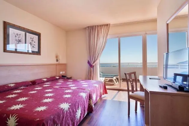 Standard Oda, Deniz Manzaralı (2 Adults + 1 Child)