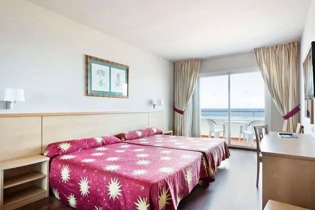 Standard Oda, Deniz Manzaralı (2 Adults + 1 Child)