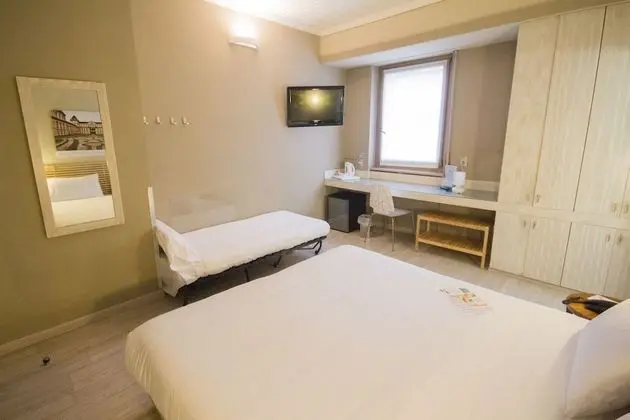 Üç Kişilik Oda