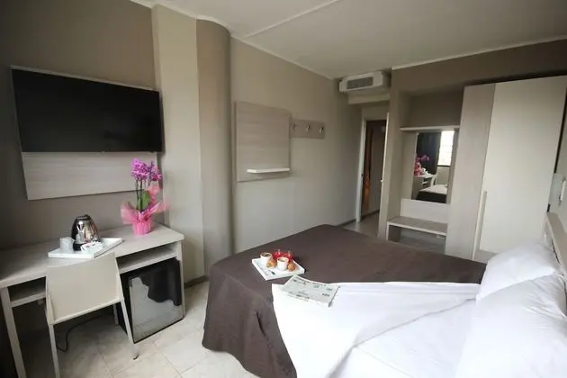 Standard Tek Büyük Yataklı Oda