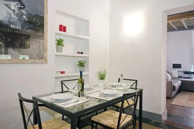 Apart Daire, 1 Büyük (Queen) Boy Yatak ve Çekyat