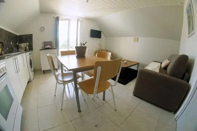 Stüdyo (Le Studio de la Terre)