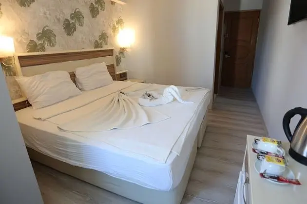 Standard Tek Büyük Yataklı Oda
