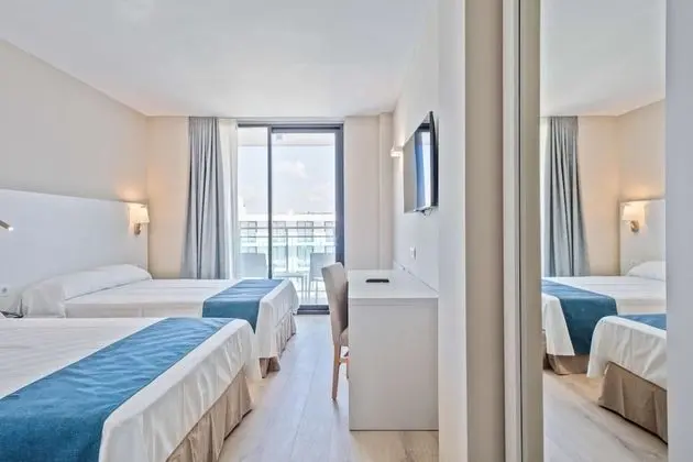 Tek Büyük Yataklı Oda, Havuz Manzaralı (2 Adults + 2 Children)