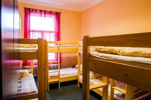 Bed in 8 Beds Mixed Shared Dormitory Room, Shower