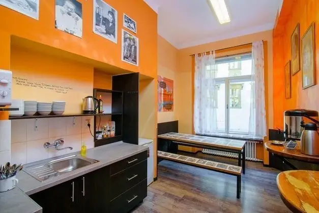 Bed in 8 Beds Mixed Shared Dormitory Room, Shower