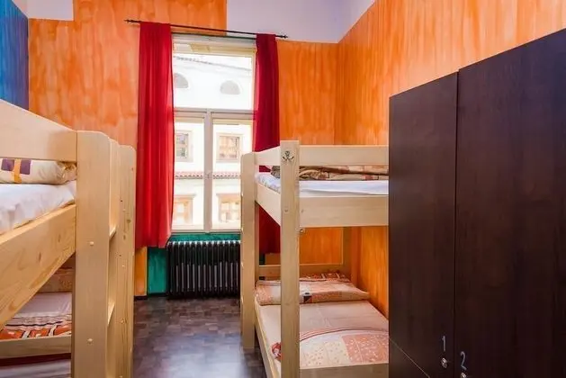 Family Room with 6 Beds, Shared Bathroom