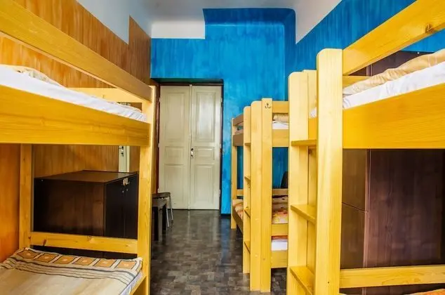 Family Room with 6 Beds, Shared Bathroom