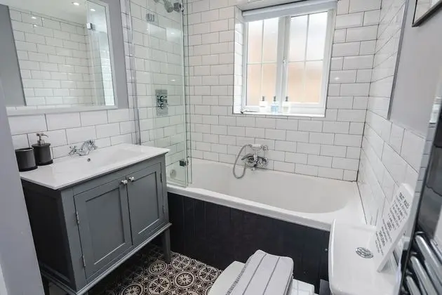 Deluxe Ev, Özel Banyo