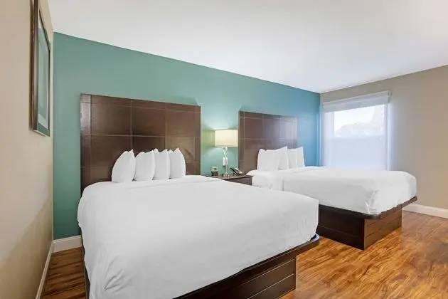 Standard Oda, 2 Büyük (Queen) Boy Yatak, Sigara İçilmez, Buzdolabı ve Mikrodalga (Pet Friendly)