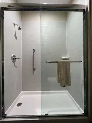 Standard Oda, 1 En Büyük (King) Boy Yatak, Sigara İçilmez (Shower Only;Larger Room)