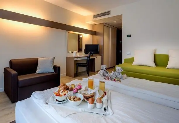 Family Oda, 1 Büyük (Queen) Boy Yatak ve Çekyat (with Sofabed)