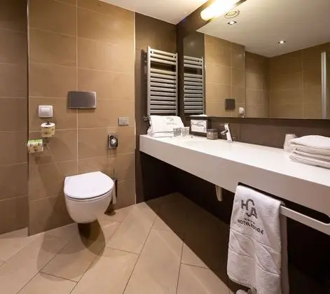 Family Oda, 1 Büyük (Queen) Boy Yatak ve Çekyat (with Sofabed)