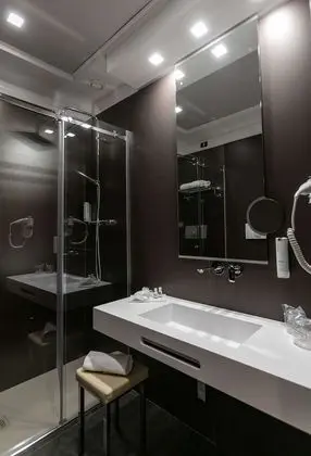 Standard Oda, 1 En Büyük (King) Boy Yatak, Sigara İçilebilir (Shower Only)
