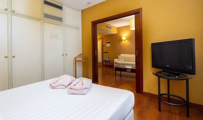 Family Oda, Birden Çok Yatak, Sigara İçilmez (Converts to 2 Twin Beds)