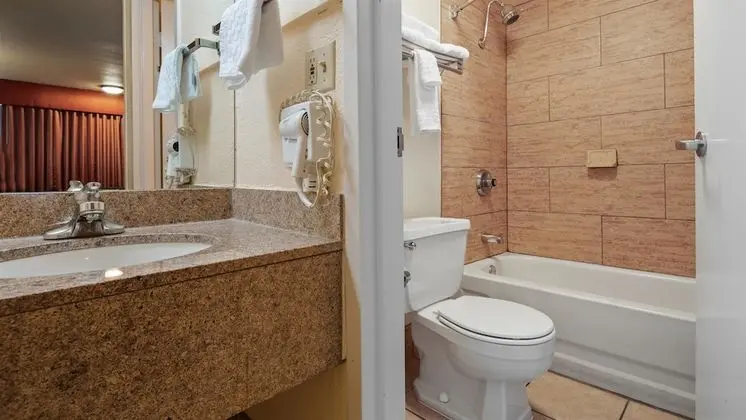 Standard Oda, 2 Çift Kişilik Yatak, Sigara İçilebilir, Buzdolabı ve Mikrodalga