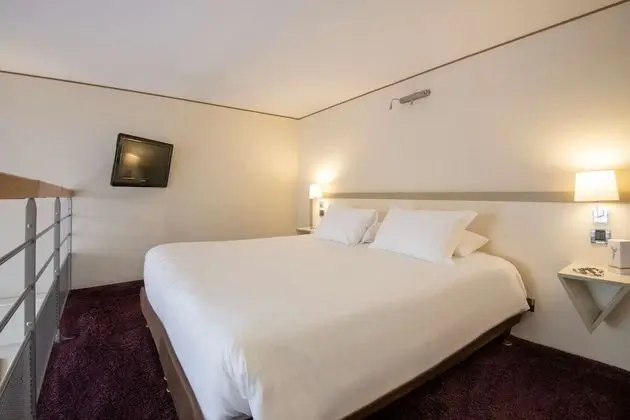 Executive Oda, 1 En Büyük (King) Boy Yatak, Sigara İçilmez (with Two Single SofaBeds)