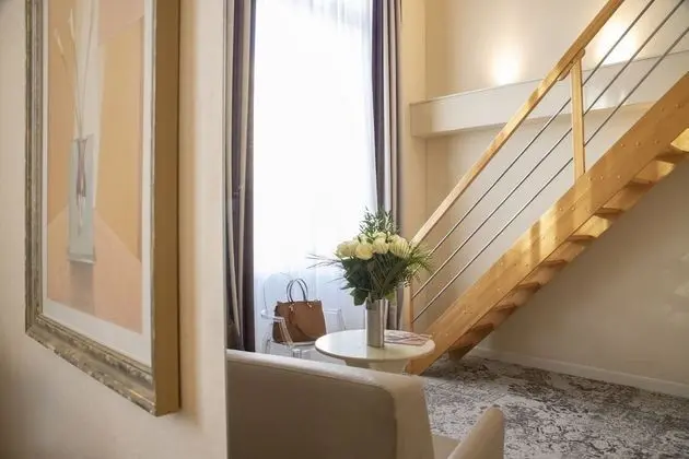 Executive Oda, 1 En Büyük (King) Boy Yatak, Sigara İçilmez (with Two Single SofaBeds)
