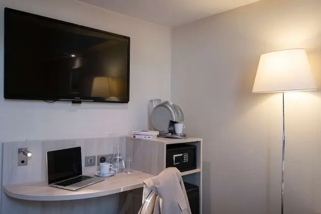 Executive Oda, 1 En Büyük (King) Boy Yatak, Sigara İçilmez (with Two Single SofaBeds)
