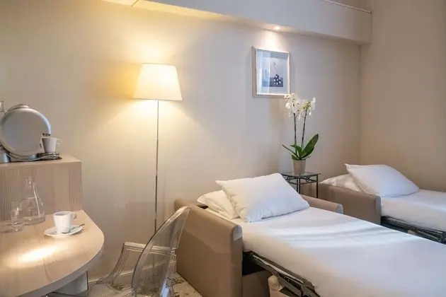 Executive Oda, 1 En Büyük (King) Boy Yatak, Sigara İçilmez (with Two Single SofaBeds)