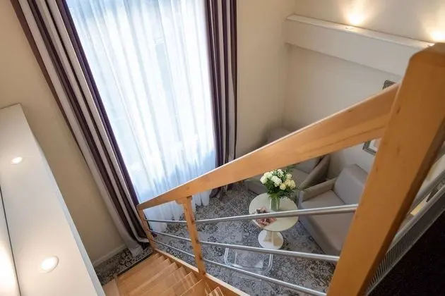 Executive Oda, 1 En Büyük (King) Boy Yatak, Sigara İçilmez (with Two Single SofaBeds)
