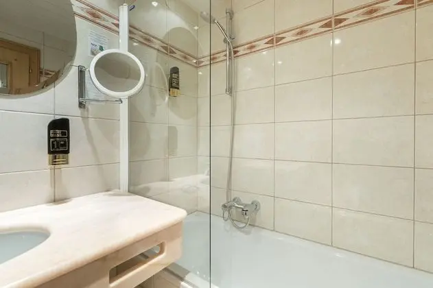 Standard Tek Büyük Yataklı Oda