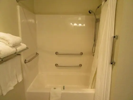 Standard Oda, 1 En Büyük (King) Boy Yatak, Engellilere Uygun, Sigara İçilmez (Walk-in Shower)