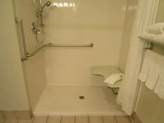 Standard Oda, 2 Büyük (Queen) Boy Yatak, Engellilere Uygun, Sigara İçilmez