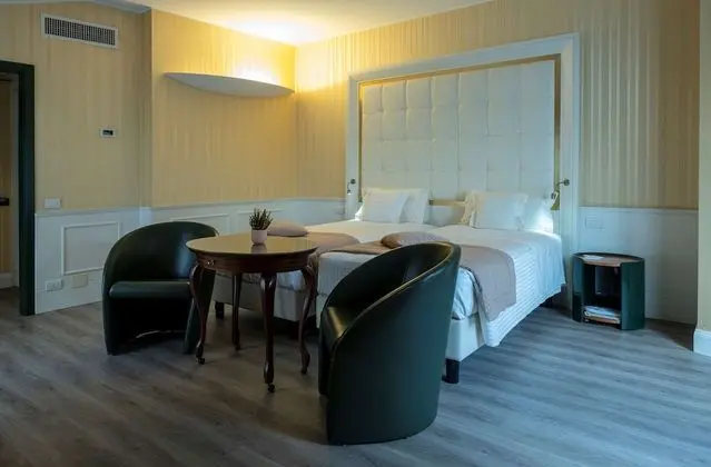 Executive Oda, 1 Büyük (Queen) Boy Yatak, Sigara İçilmez (Converts to 2 Twin Beds)