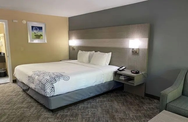 Standard Oda, 1 En Büyük (King) Boy Yatak, Engellilere Uygun, Küvet (Bathtub)