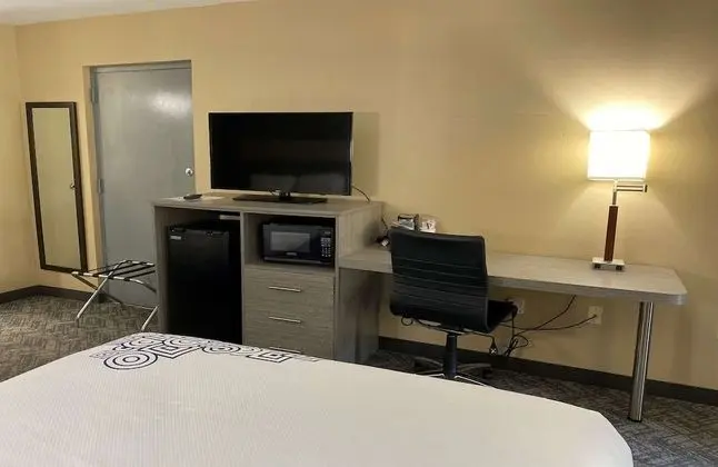 Standard Oda, 1 En Büyük (King) Boy Yatak, Engellilere Uygun, Küvet (Bathtub)