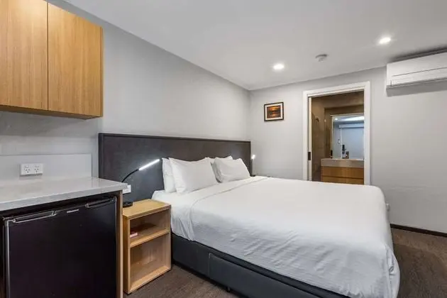 Standard Oda, 1 En Büyük (King) Boy Yatak, Sigara İçilmez, Zemin Kat (Walk-in Shower)