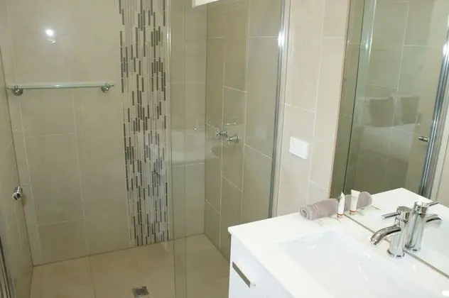 Standard Oda, 1 En Büyük (King) Boy Yatak, Sigara İçilmez, Zemin Kat (Walk-in Shower)
