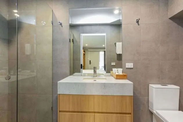 Standard Oda, 1 En Büyük (King) Boy Yatak, Sigara İçilmez, Zemin Kat (Walk-in Shower)
