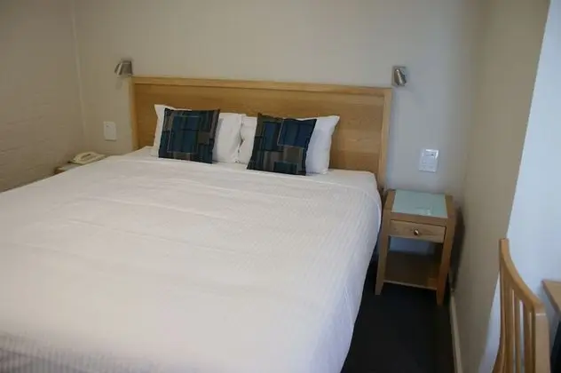 Standard Oda, Birden Çok Yatak, Sigara İçilmez, Zemin Kat (Walk-in Shower)