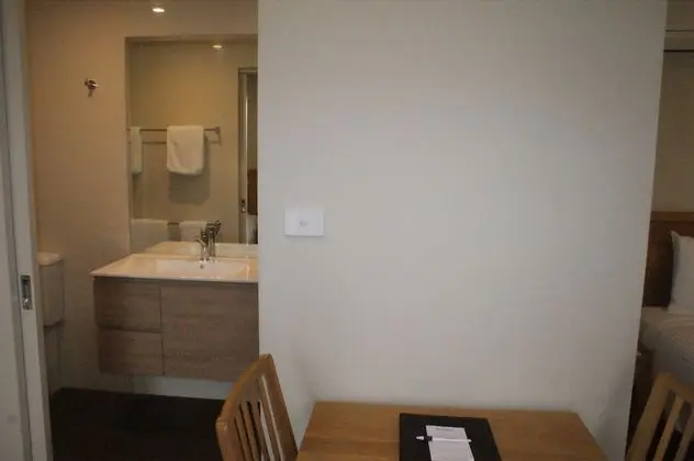 Standard Oda, Birden Çok Yatak, Sigara İçilmez, Zemin Kat (Walk-in Shower)